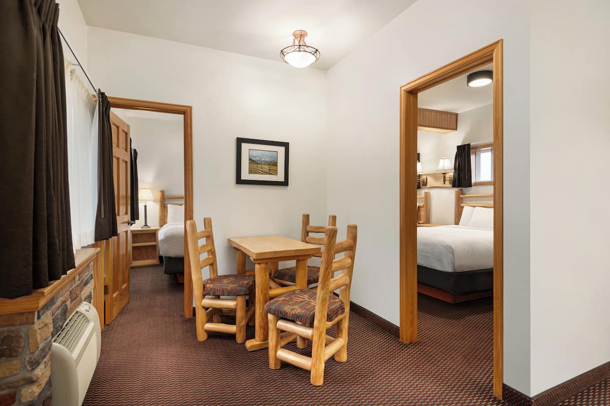 Deluxe Suite, Multiple Beds | 1 bedroom, blackout drapes, iron/ironing board, free WiFi