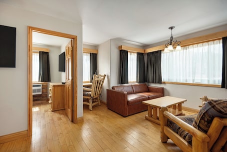 Blackout drapes, iron/ironing board, free WiFi, bed sheets. The Nordic Lodge