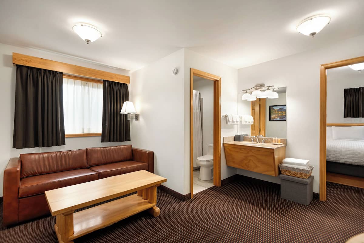 Standard Suite, 1 Bedroom | 1 bedroom, blackout drapes, iron/ironing board, free WiFi