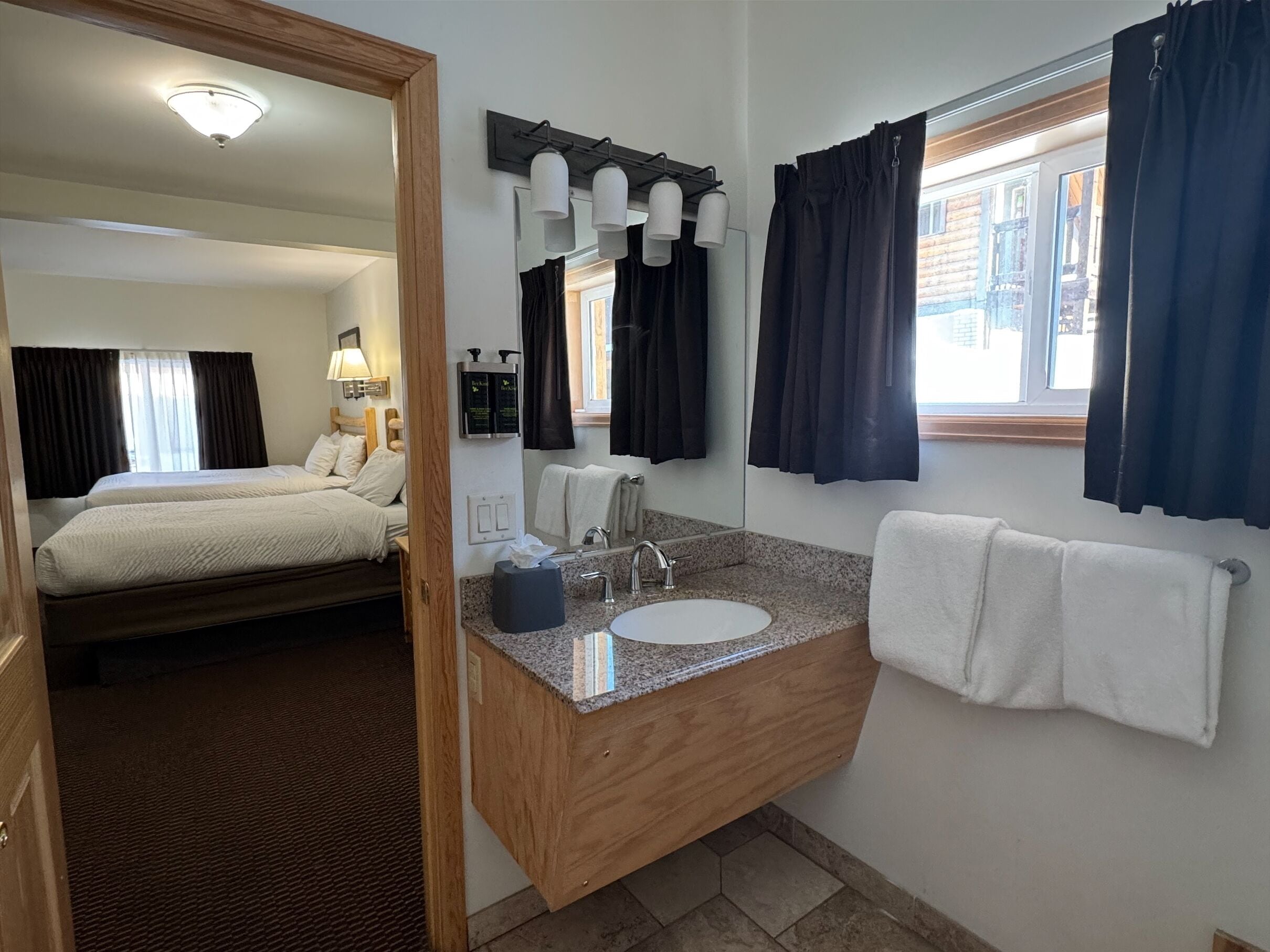 triple room | blackout curtains, iron/ironing board, free wifi, bed sheets