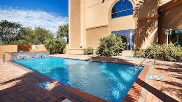 Outdoor pool, pool loungers