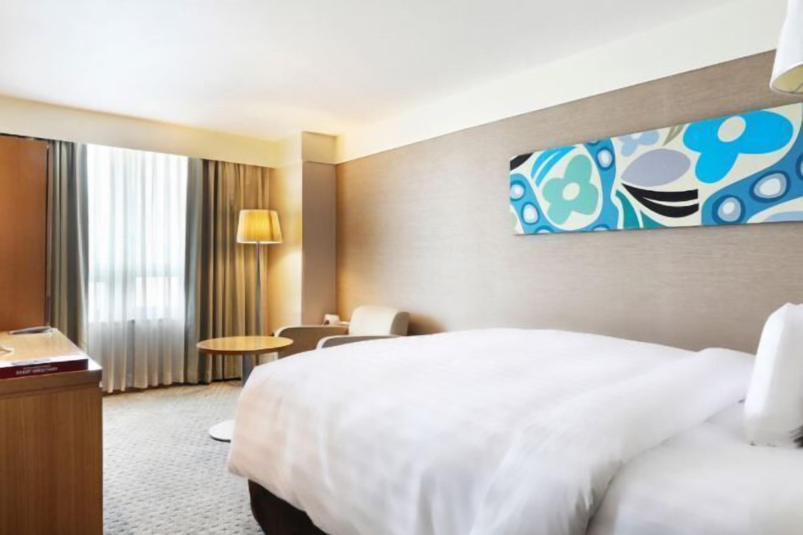 Down duvets, in-room safe, desk, blackout curtains