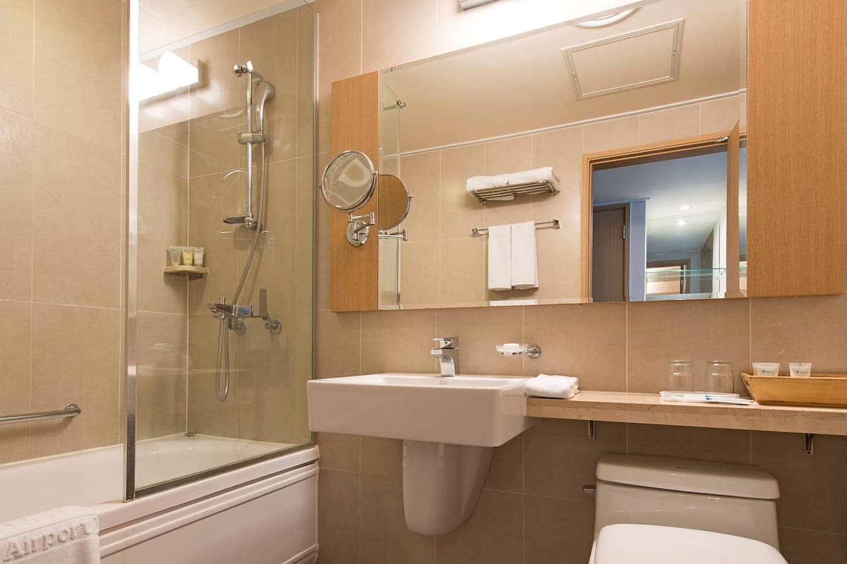 down duvets, in-room safe, desk, blackout curtains