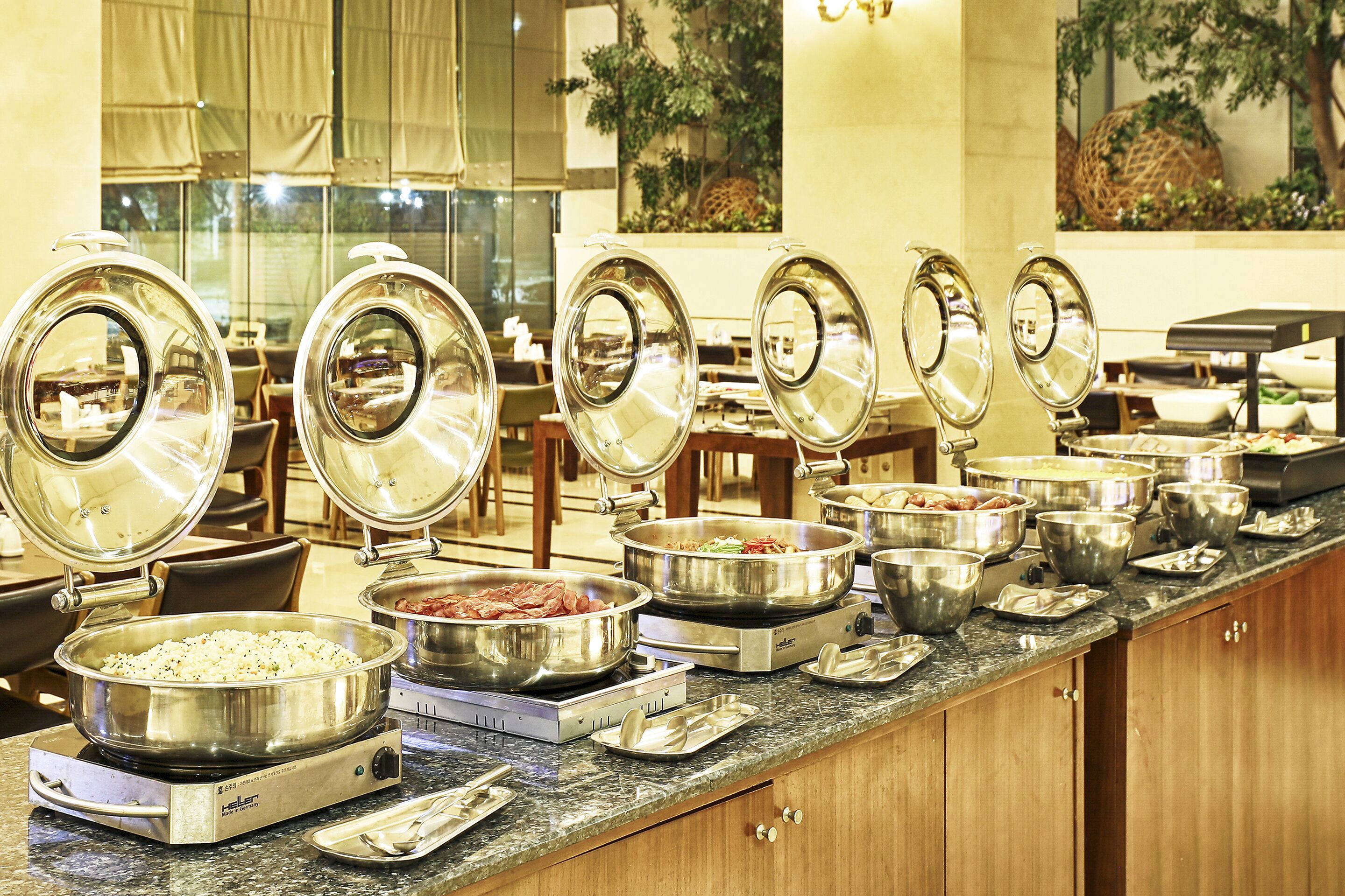 daily buffet breakfast (krw 33000 per person)