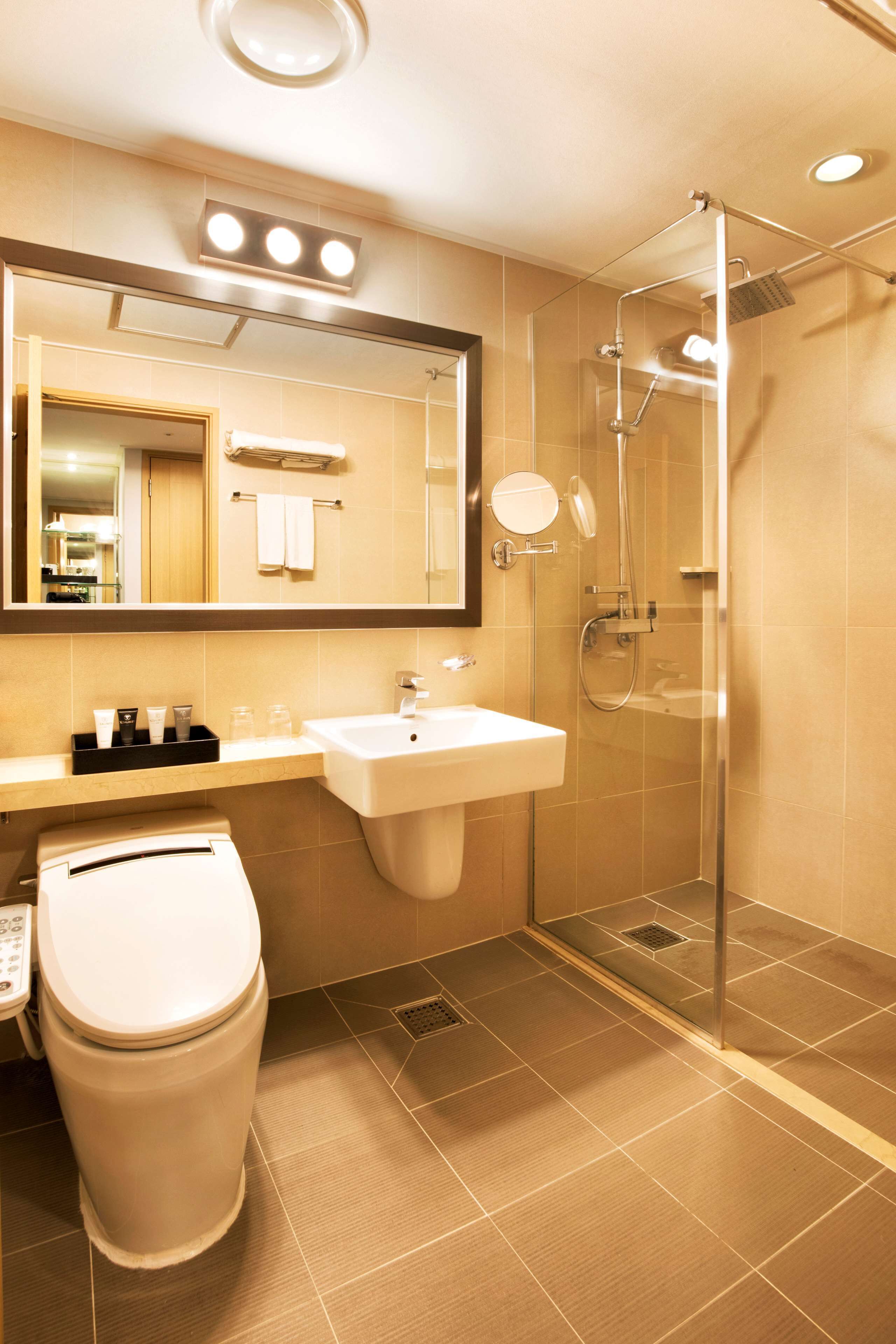 executive room, multiple beds, non smoking, refrigerator | bathroom | hair dryer, bathrobes, slippers, towels