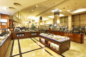 Breakfast, lunch, dinner served; American cuisine 