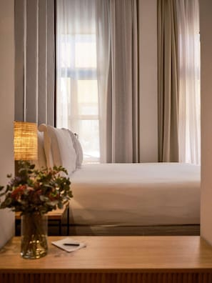 Safe på rommet, skrivebord, skrivebord for bærbar PC og lydisolert