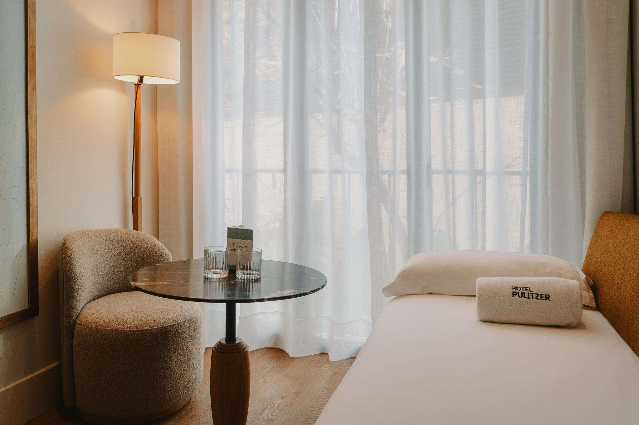 Sèche-cheveux, peignoirs, chaussons, serviettes fournies