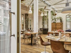 Se sirven desayunos, comidas y cocina mediterránea 