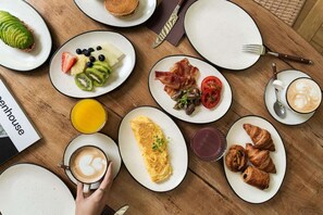 Daily buffet breakfast for a fee - Pulitzer (Barcelona)