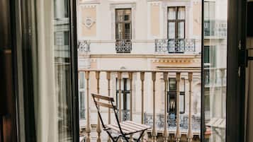 Zimmersafe, Schreibtisch, laptopgeeigneter Arbeitsplatz