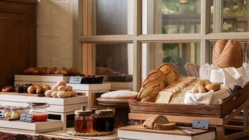 Dagelijks ontbijtbuffet (EUR 22 per persoon)