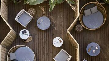 Coffre-fort, bureau, espace de travail pour ordinateurs portables