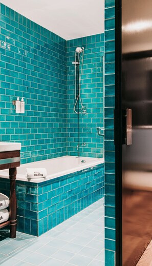 Hair dryer, bathrobes, slippers, towels - Pulitzer (Barcelona)