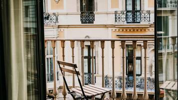 In-room safe, desk, laptop workspace, soundproofing