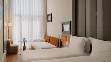 Zimmersafe, Schreibtisch, laptopgeeigneter Arbeitsplatz