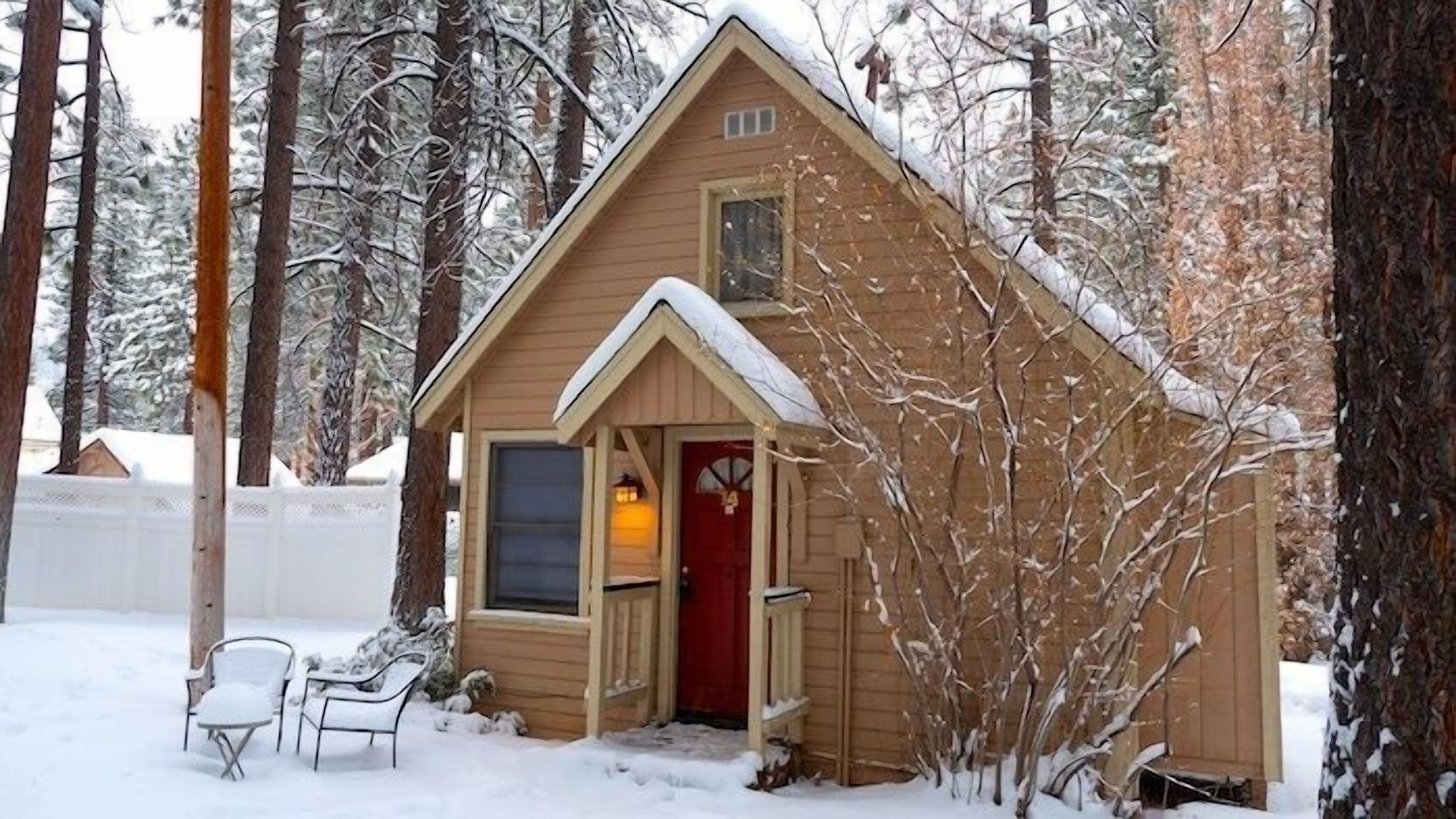 Vista frontal de la propiedad