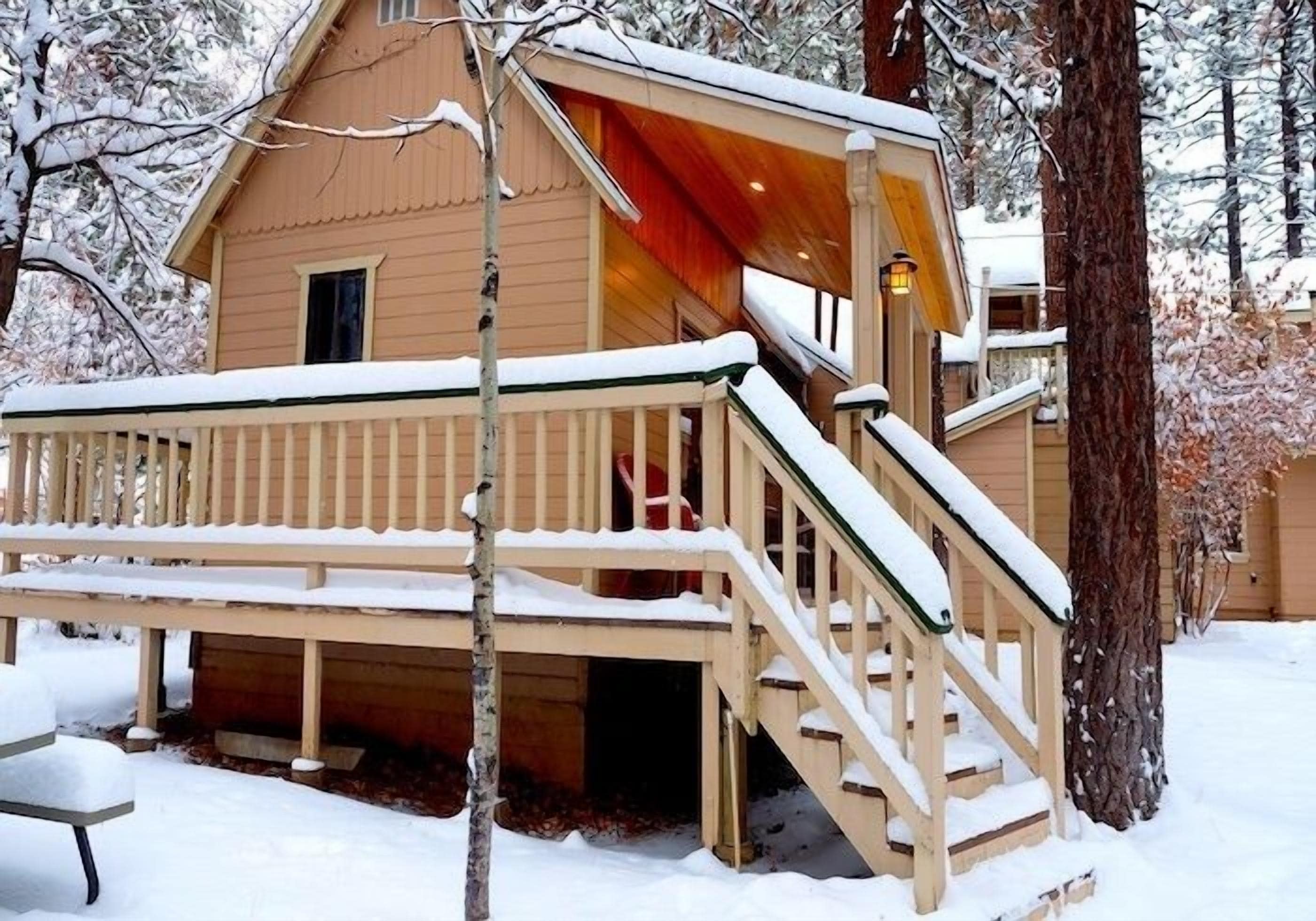 스탠다드룸, 킹사이즈침대 1개, 분사식 욕조 | 각각 다른 스타일의 인테리어, 각각 다르게 가구 비치, 다리미/다리미판, 무료 WiFi