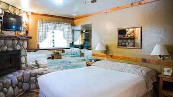 Standard Room, 1 Queen Bed, Jetted Tub | Individually decorated, individually furnished, iron/ironing board