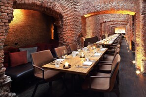 Breakfast and dinner served, sushi - east Hotel Hamburg (Hamburg)