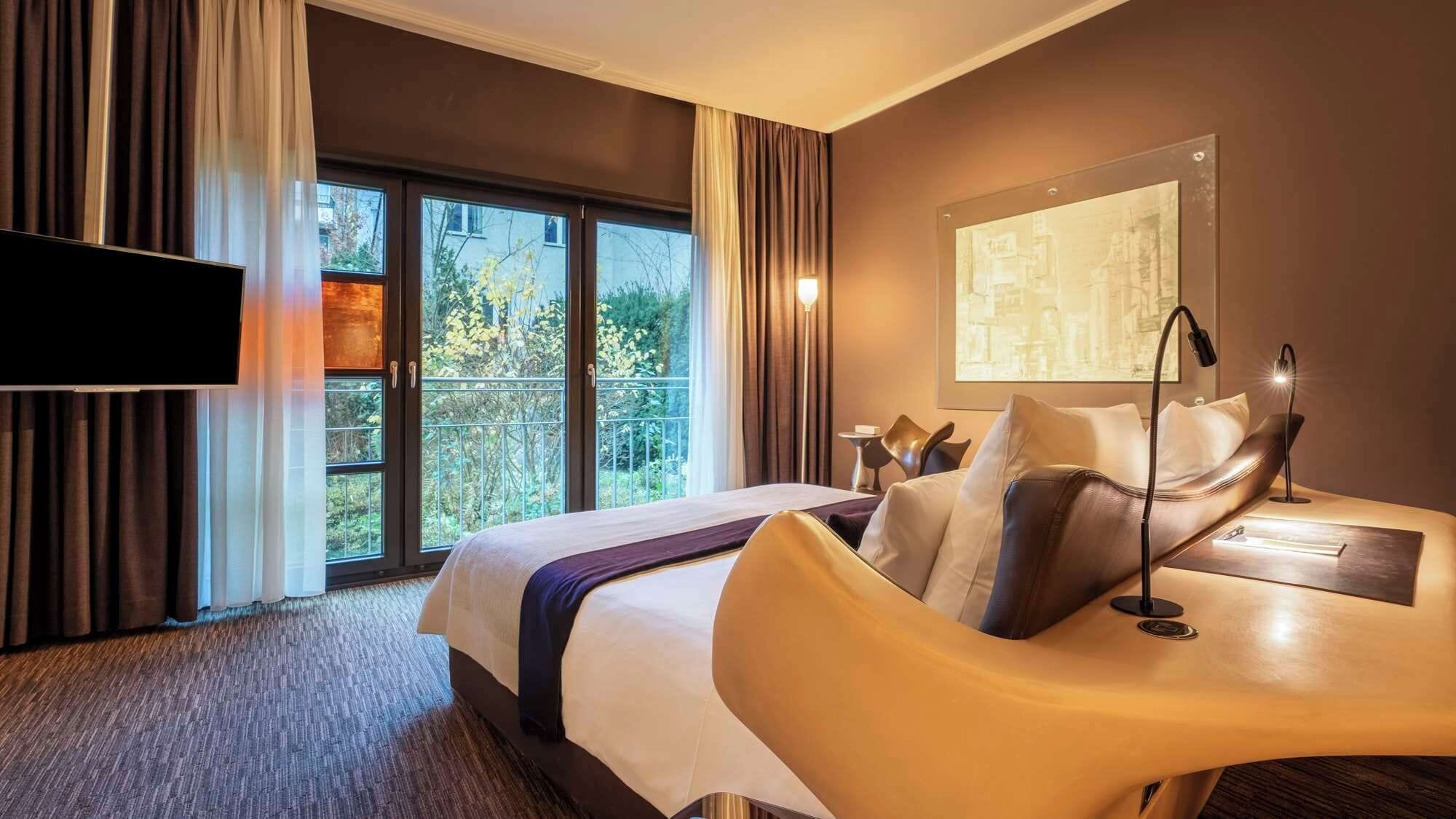 east Room | Premium bedding, in-room safe, desk, soundproofing