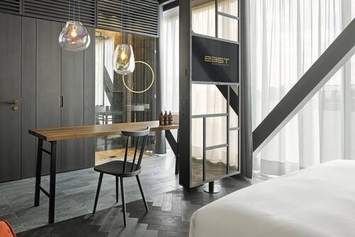 Loft | Bathroom | Hair dryer, bathrobes, slippers, towels