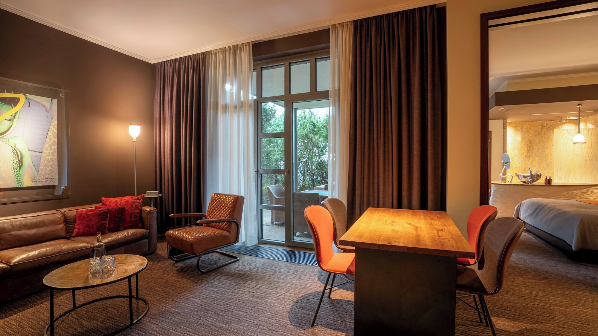 east suite | living area