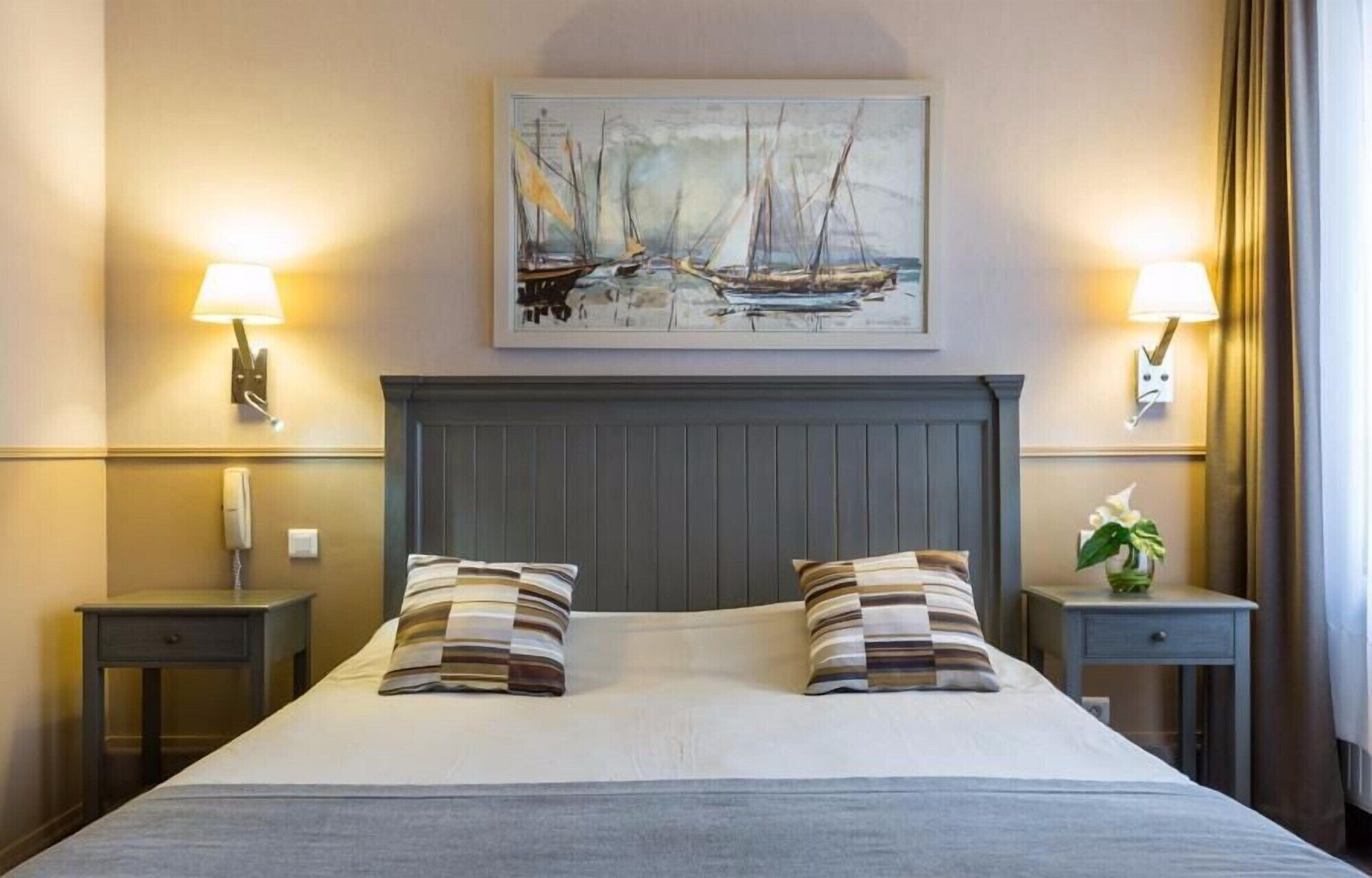 Premium bedding, minibar, desk, blackout curtains