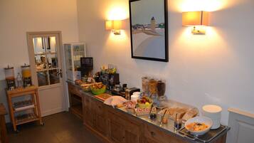 Daily buffet breakfast for a fee