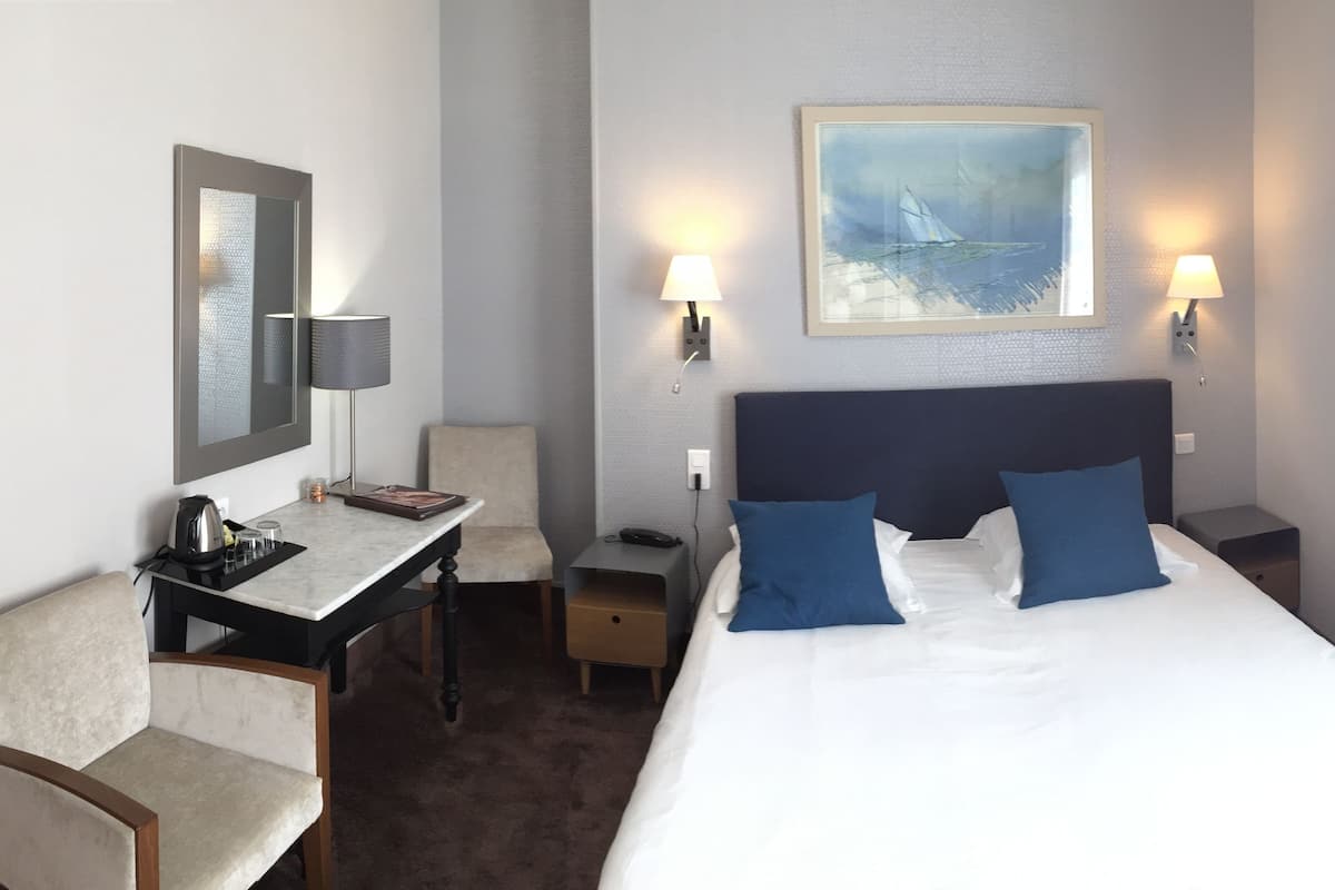 Superior Double Room | Premium bedding, minibar, desk, blackout drapes