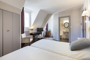 Ropa de cama de alta calidad, minibar, escritorio y cortinas opacas