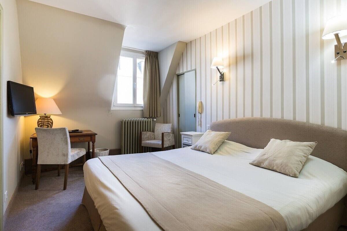 Triple Room | Premium bedding, minibar, desk, blackout drapes