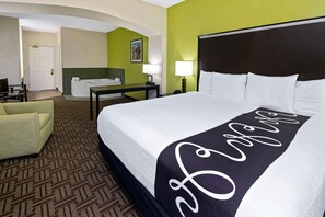 Room, 1 King Bed, Non Smoking, Jetted Tub | Premium bedding, desk, iron/ironing board, free cribs/infant beds