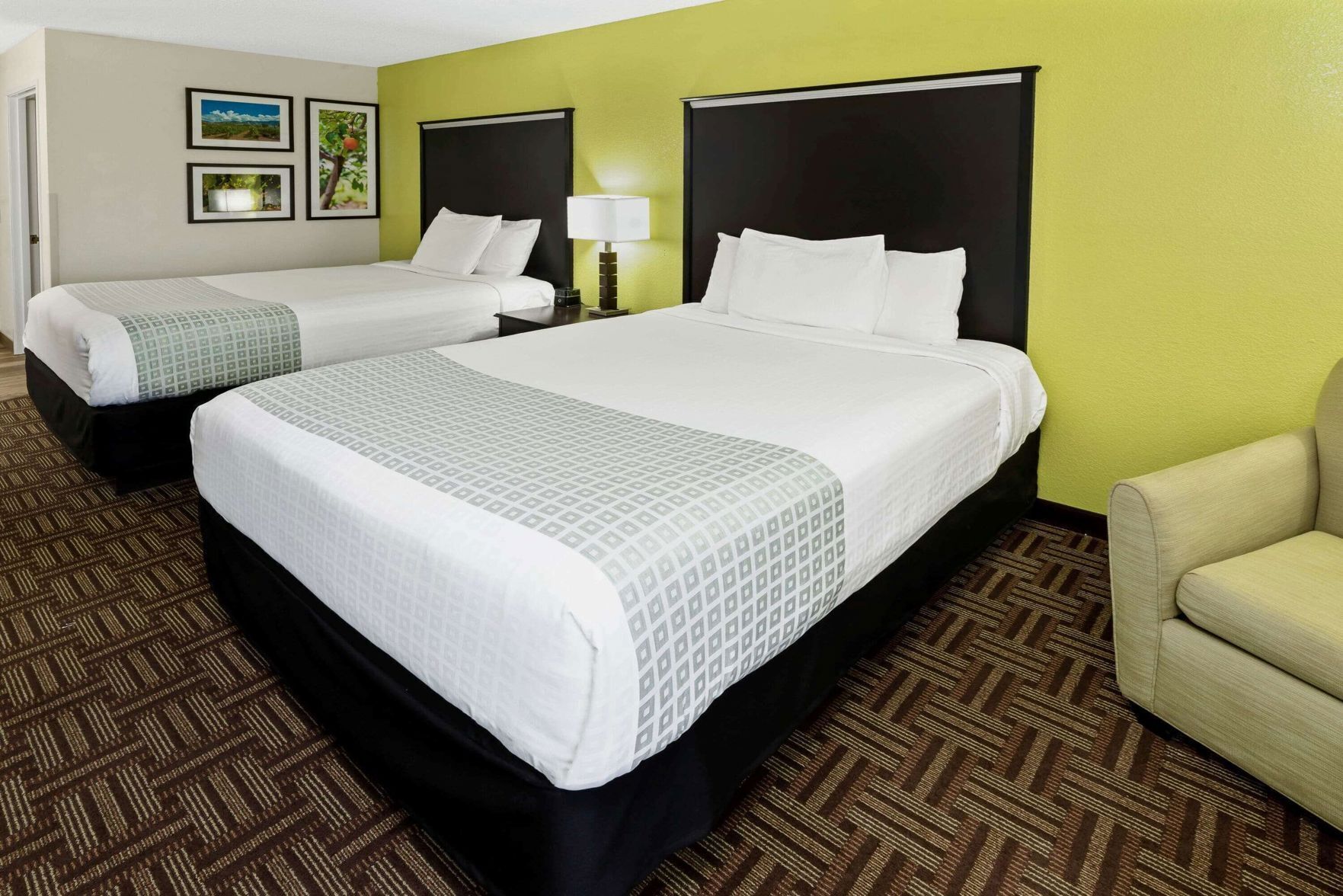 Premium bedding, desk, iron/ironing board, free cots/infant beds