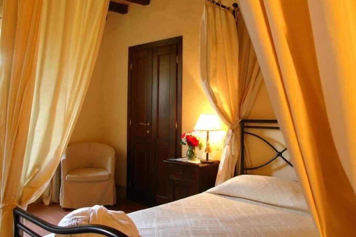 deluxe double room | 2 bedrooms, in-room safe, individually furnished, desk