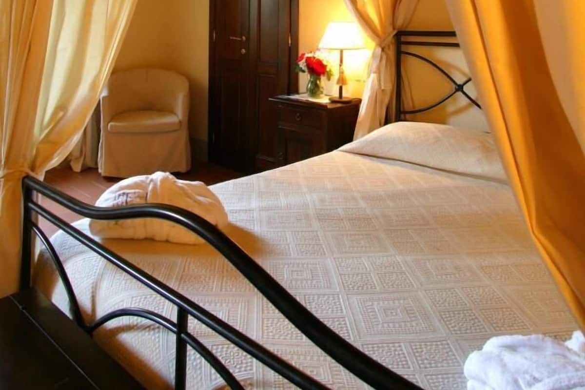 Deluxe Double Room | 2 bedrooms, in-room safe, individually furnished, desk