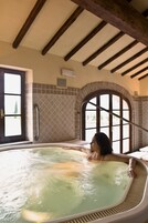 Bañera de hidromasaje interior