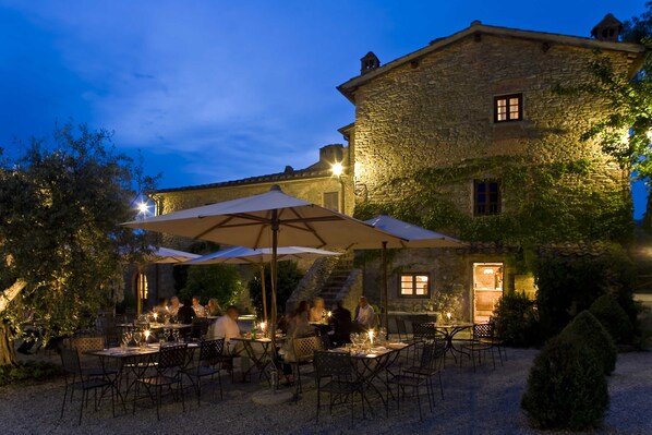 FrĂŒhstĂŒck, Abendessen, italienische KĂŒche, Speisen im Freien