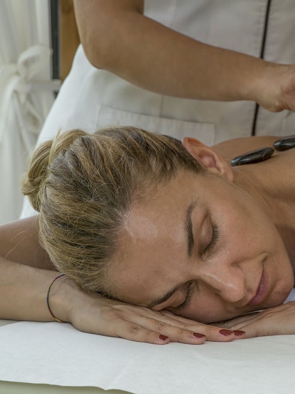 Trattamenti per il corpo, aromaterapia, massaggi con le pietre calde