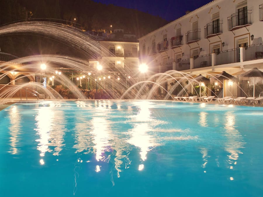 Outdoor pool, pool umbrellas, sun loungers