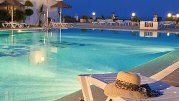 Outdoor pool, pool umbrellas, sun loungers