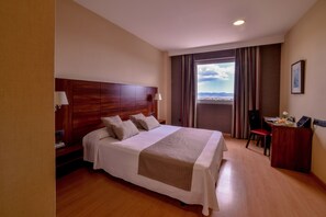 In-room safe, desk, soundproofing, free WiFi - Sercotel Riscal (Puerto Lumbreras)