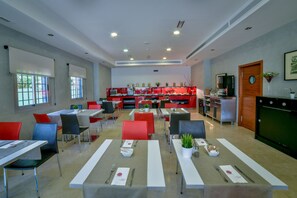 Daily buffet breakfast (EUR 7 per person) - Sercotel Riscal (Puerto Lumbreras)