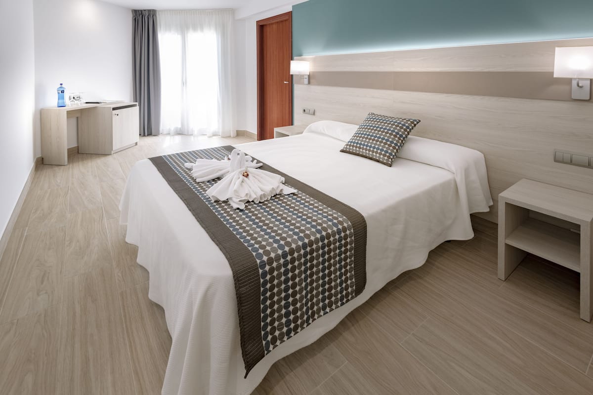 In-room safe, desk, free WiFi, bed sheets