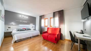 Superior kamer | Luxe beddengoed, donsdekens, een bureau, verduisterende gordijnen