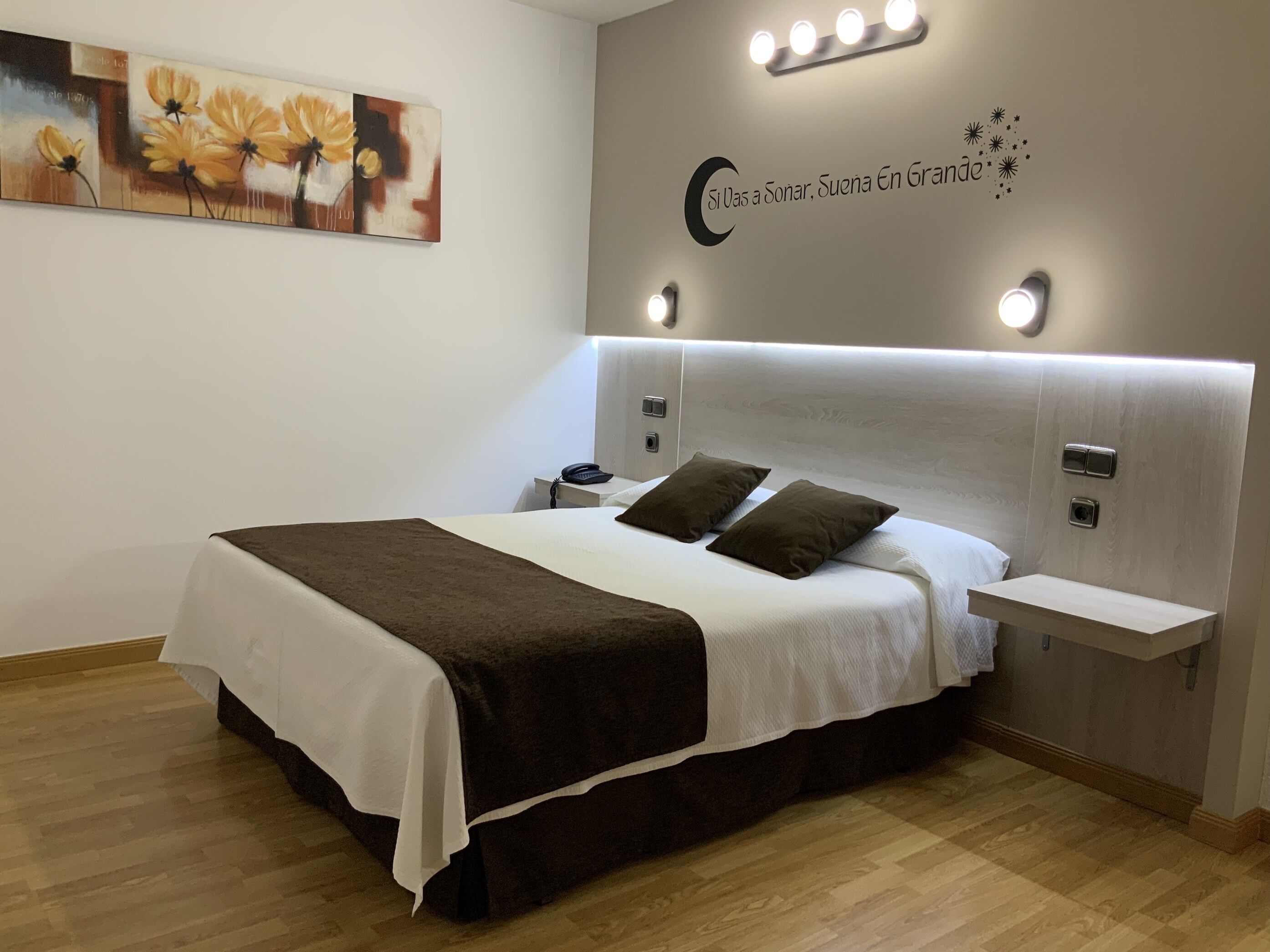 Ropa de cama de alta calidad, edredón, escritorio y cortinas blackout 