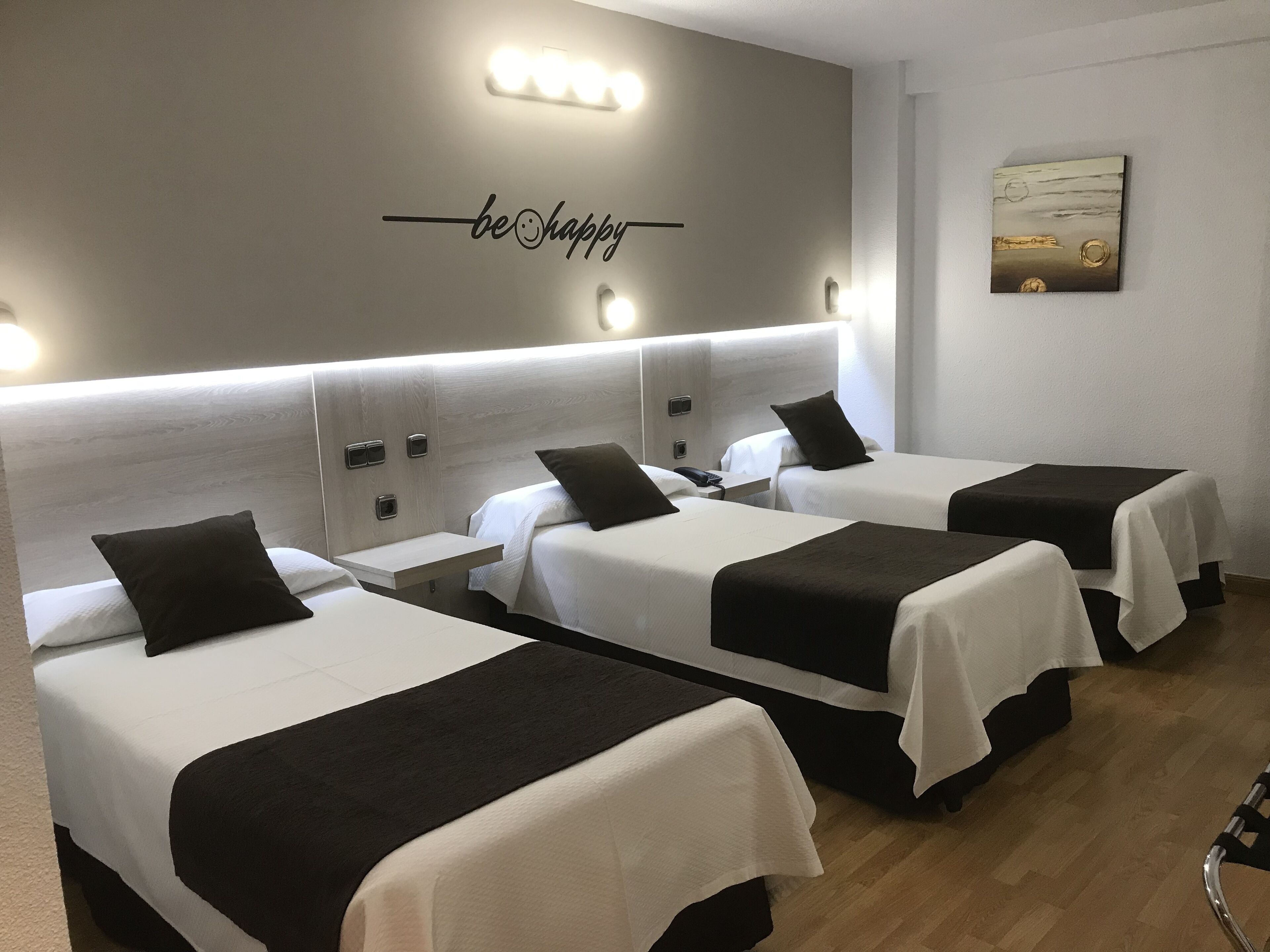 Ropa de cama de alta calidad, edredón, escritorio y cortinas blackout 