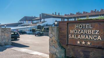 A hotel sign with "HOTEL MOZARBEZ SALAMANCA" and three stars.