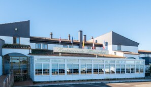 Front of property - Hotel Mozarbez Salamanca (Mozarbez)