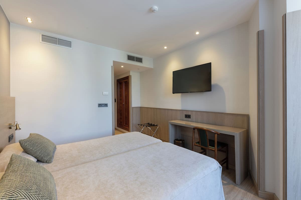 In-room safe, desk, laptop workspace, blackout drapes